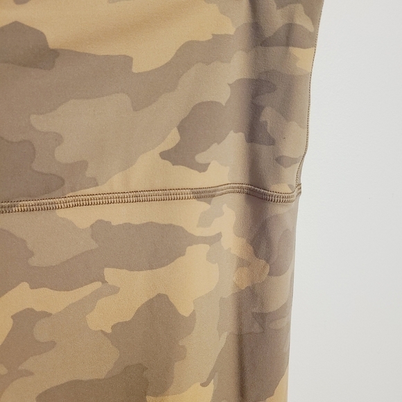 Lululemon | Women's Tan/Brown Align™ Camo Print High-Rise 25" Leggings (Size 14) - Picture 9 of 15